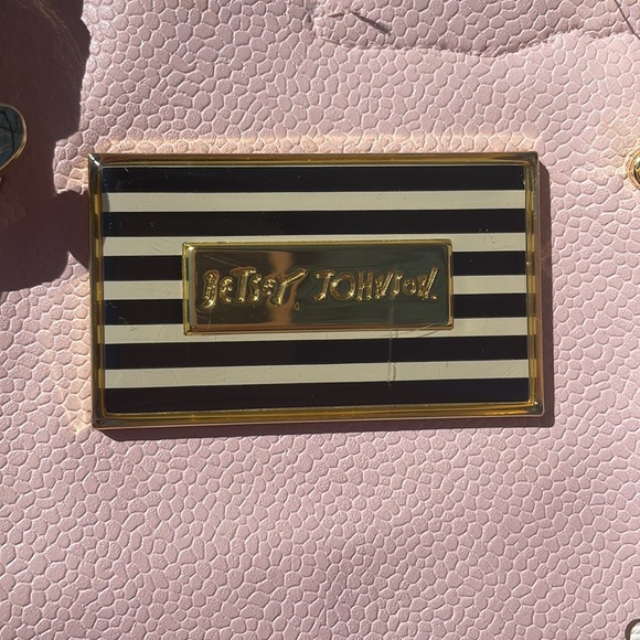 Unique Betsey Johnson Baby Pink Flower Purse - Picture 3 of 16
